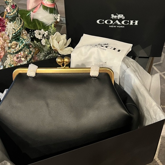 The “IT Bag” of Coach!! Kisslock Clutch Bag - Picture 2 of 4